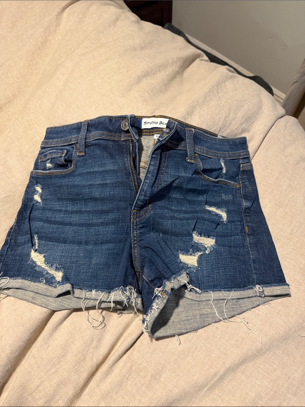 Frayed Hem Distressed Jean Shorts - Dark Blue -